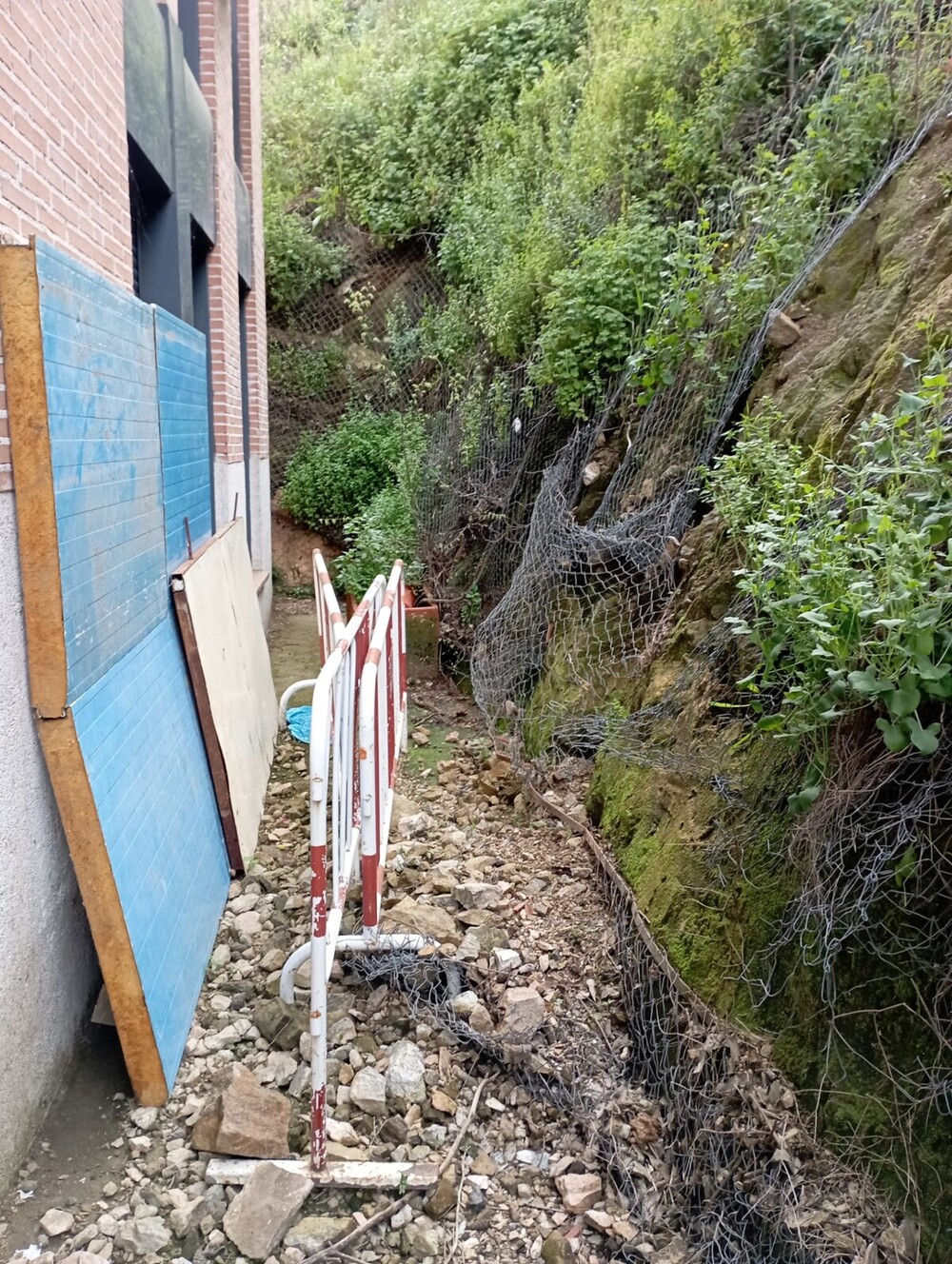Vecinos del Paseo de la Rosa denuncian nuevos desprendimientos