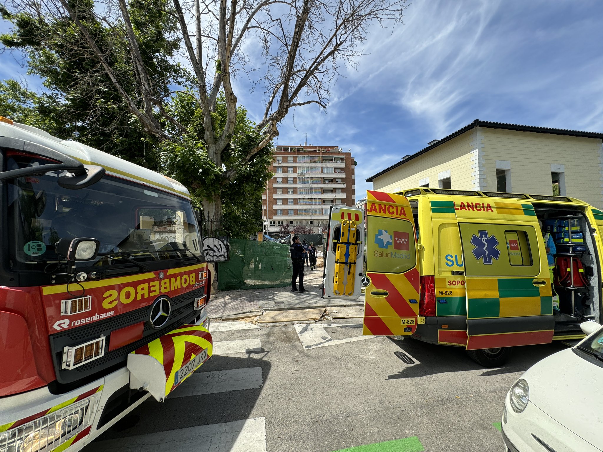 Un obrero pierde la vida en un accidente laboral con una retroexcavadora en López de Hoyos