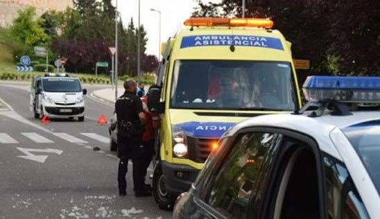 Accidente en la avenida de la Frontera deja a una mujer herida tras choque entre coche y moto