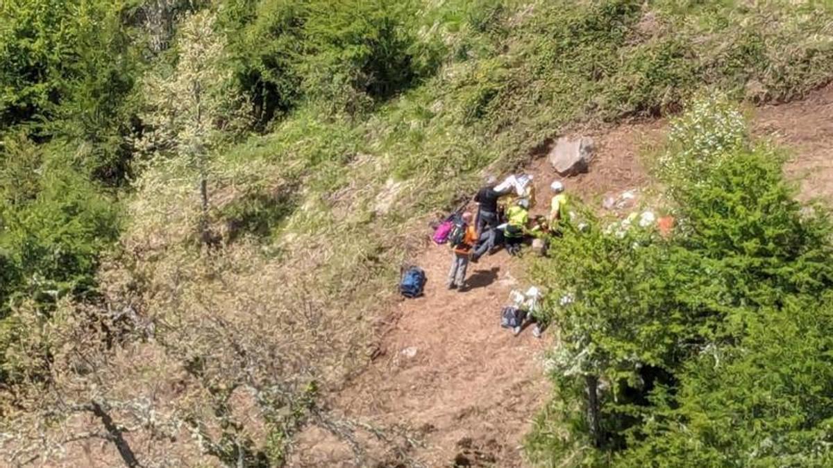 Auxilian a un montañero en el Pico Jario, en Oseja de Sajambre