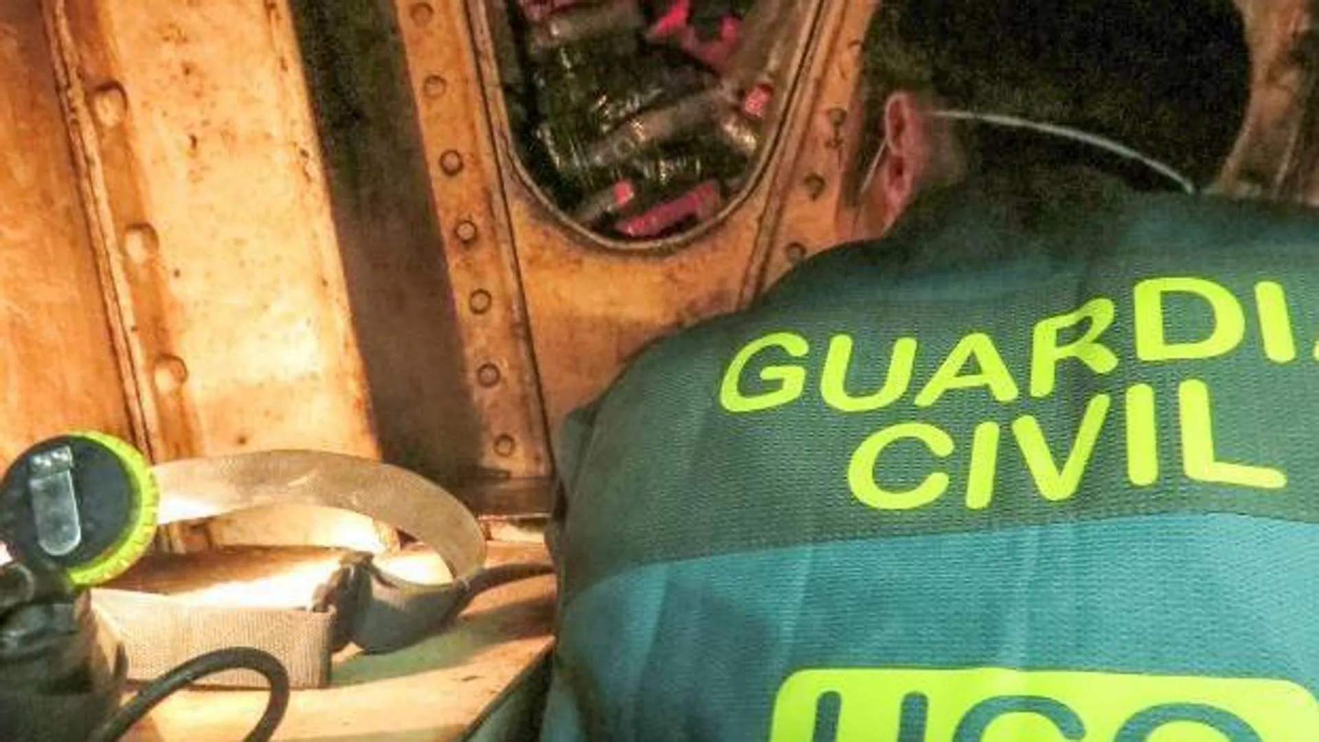 Condenan hasta tres años de cárcel a los militares que traficaron con 'coca' a bordo del Elcano
