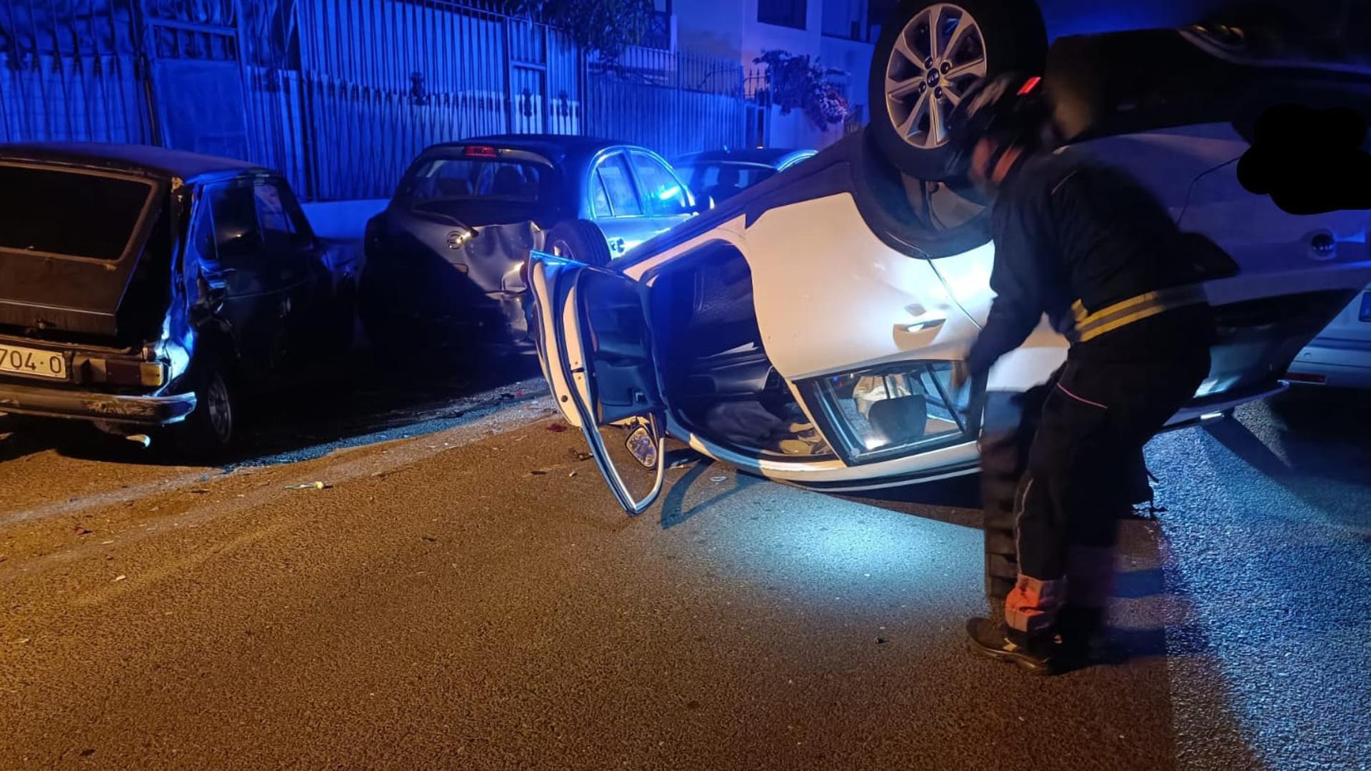 Conductora sufre policontusiones al volcar su vehículo en Tías, Lanzarote