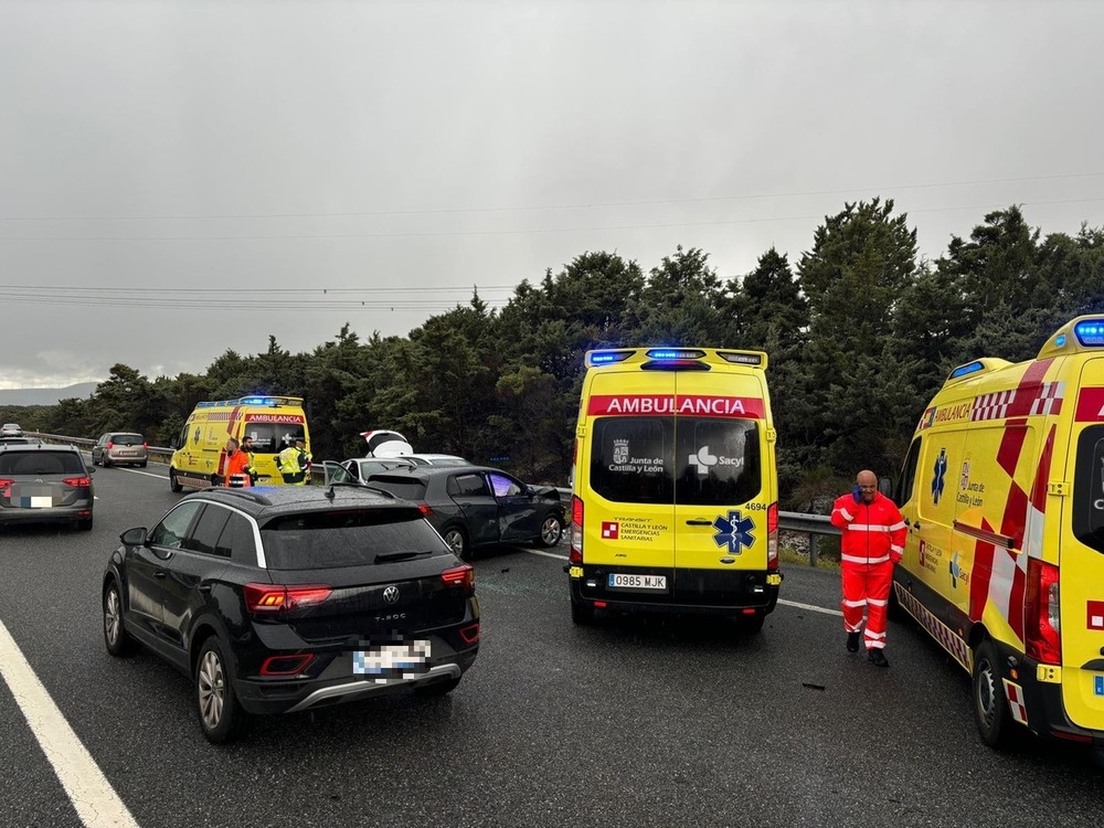 Cuatro heridos en un accidente múltiple en la AP-6