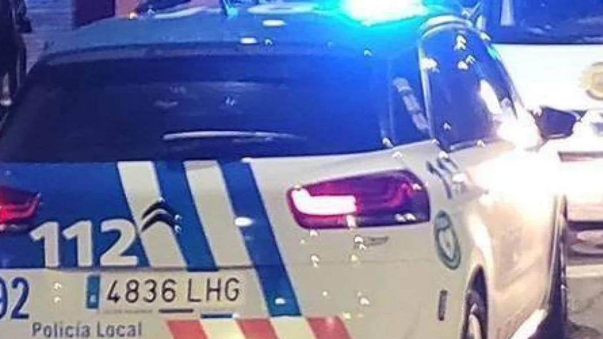 Detenida una mujer en la calle Pozanos que agredió a un agente y causó daños en el coche policial