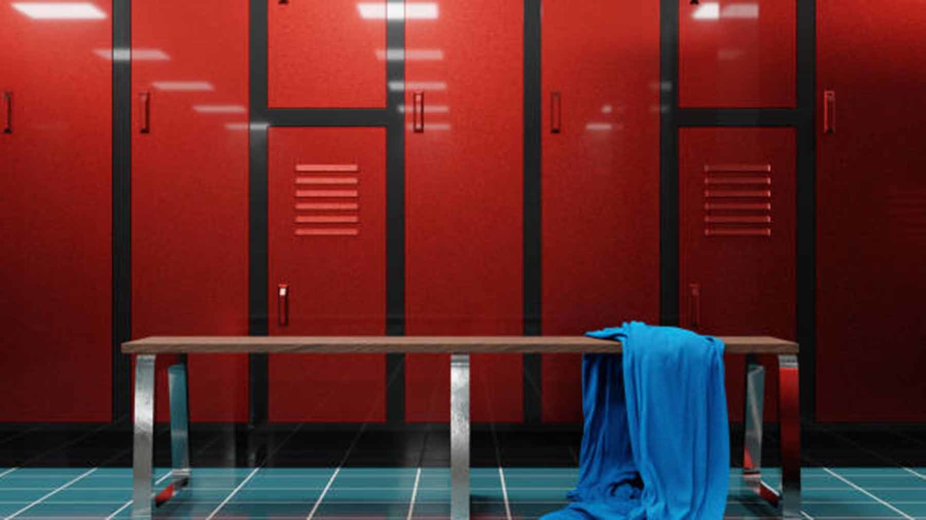 Graba hombres desnudos con un móvil en el vestuario de un club deportivo en Pamplona