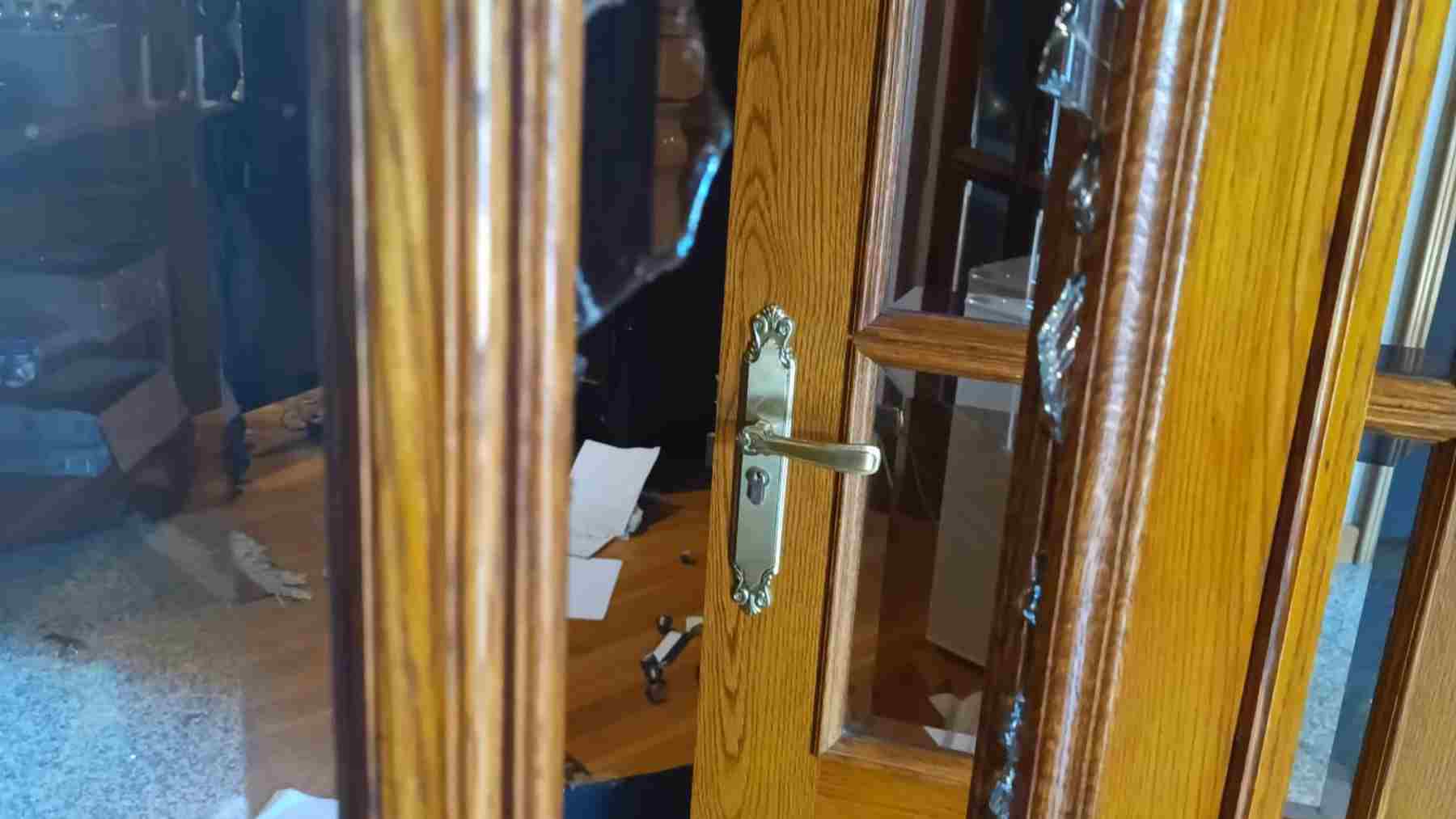Entran a robar en un hotel repleto de clientes en Navarra y les cogen 'con las manos en la masa'