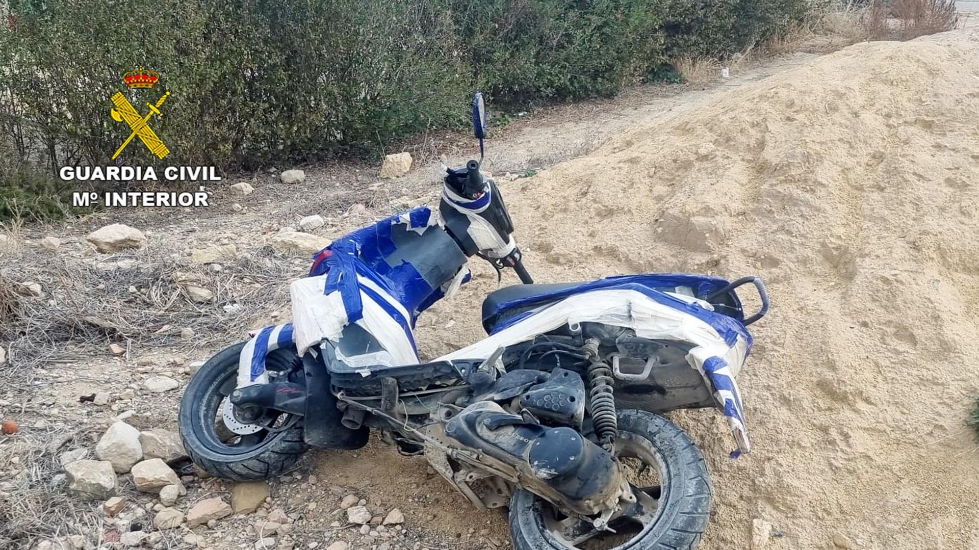 Detienen a dos jóvenes por asaltar a bordo de un ciclomotor robado a un menor en Pliego