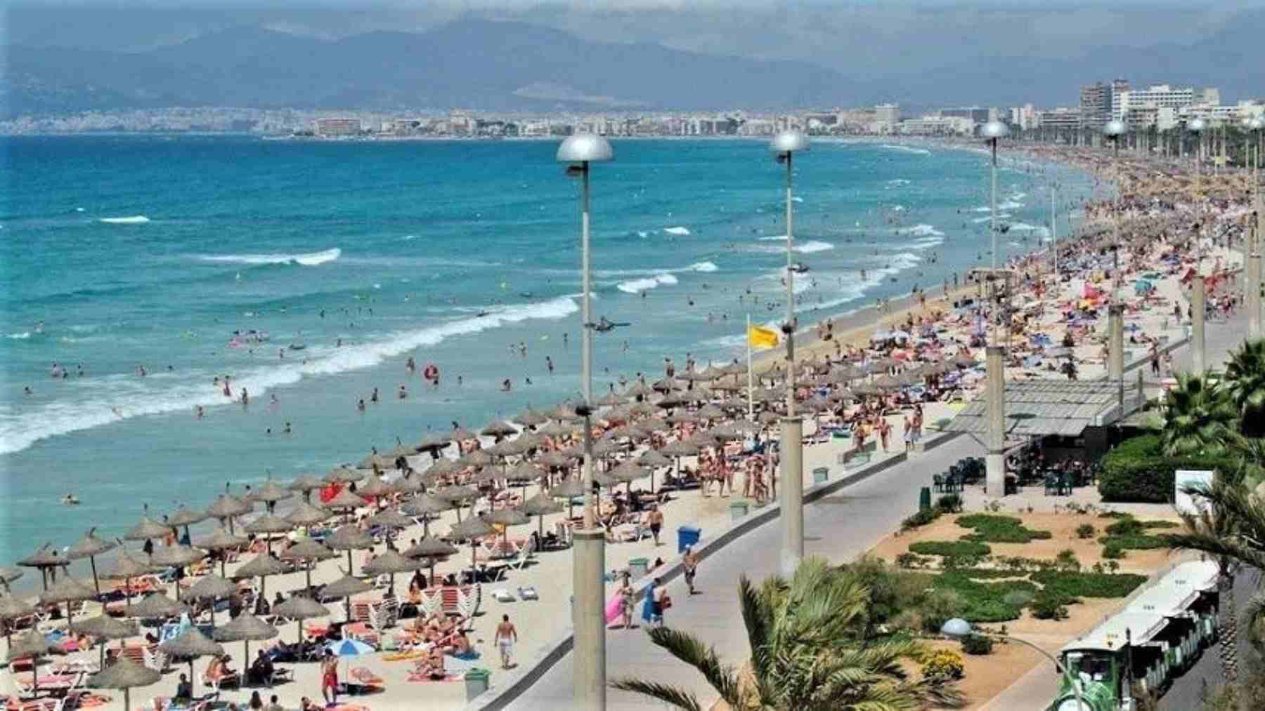 Diez magrebíes detenidos por hurtos en la arena a los bañistas en Playa de Palma