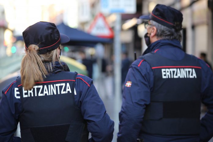 Detienen a cinco menores por el presunto homicidio de un joven en Algorta