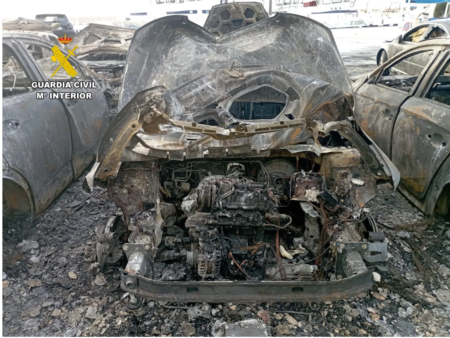 Detienen a dos invitados de una boda por el incendio que calcinó 34 coches en Xàbia