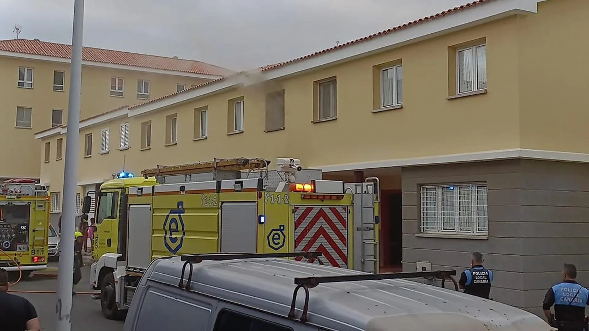 Dos intoxicados en el incendio de una vivienda en Telde