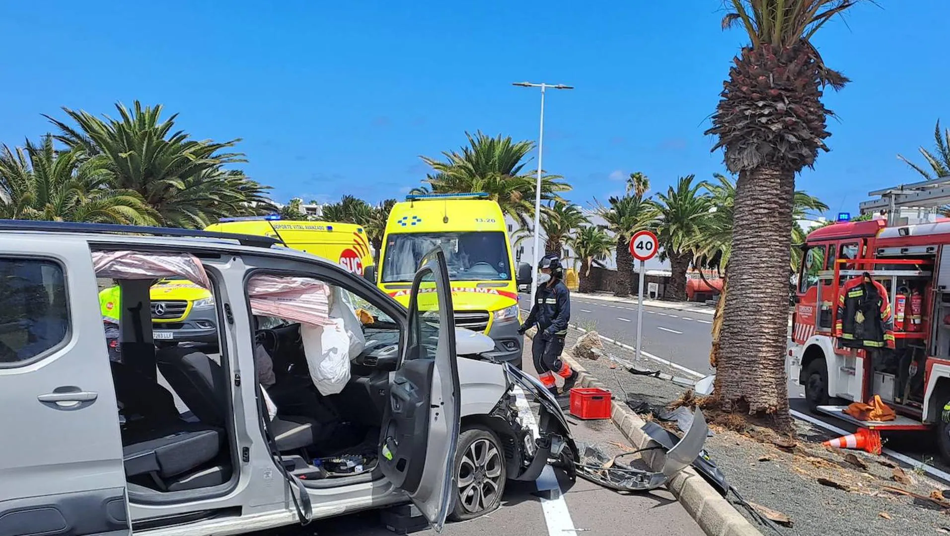 Dos personas quedan atrapadas tras chocar con un vehículo en Lanzarote