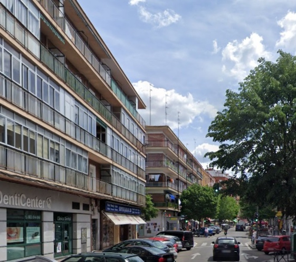 Dos intoxicados al incendiarse un piso en La Rondilla