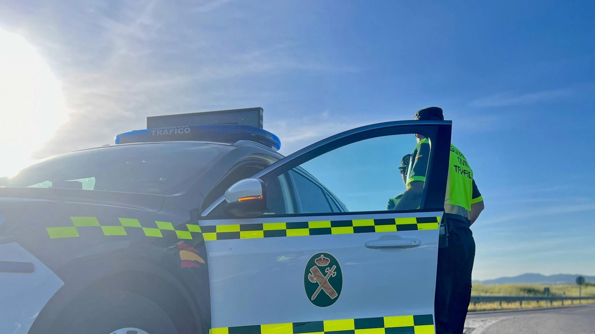 Paran dos veces a un hombre en una misma mañana por conducir sin puntos