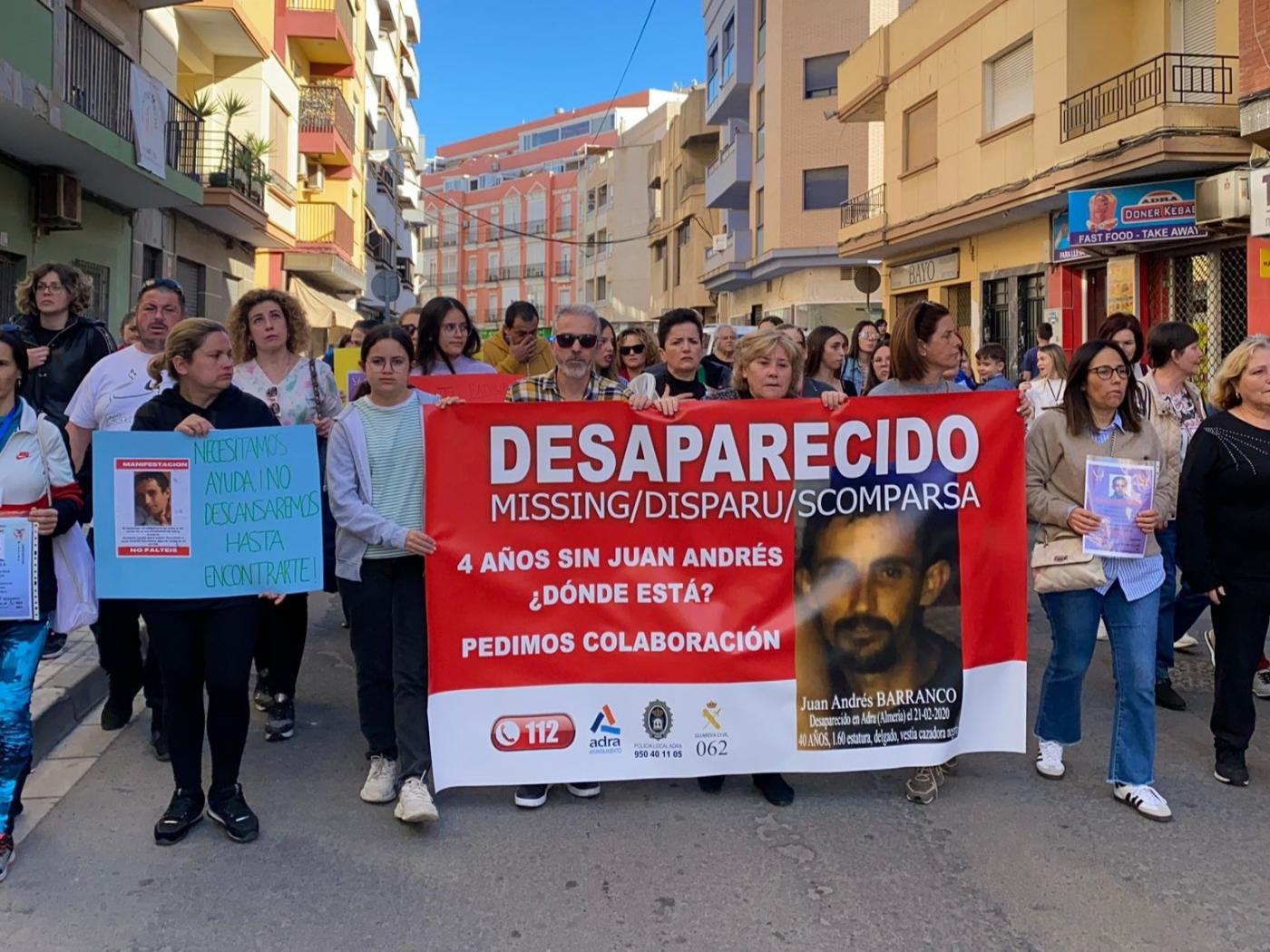 Guardias Civiles Solidarios y plataforma Adonai utilizan cámara especial para buscar a hombre desaparecido en Almería