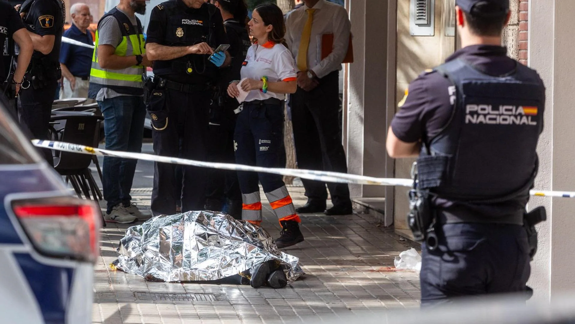 Hombre apuñala a otro en plena calle de Valencia: podría tratarse de un familiar de la víctima