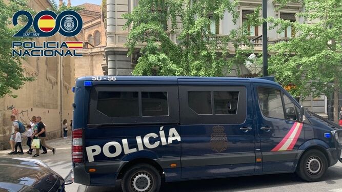 Hombre arrestado en Granada tras intentar robar en un piso y llevarse un patinete eléctrico