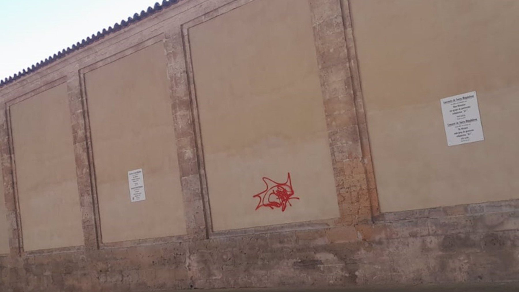 Vuelven a manchar de grafitis la fachada del convento de Santa Magdalena de Palma