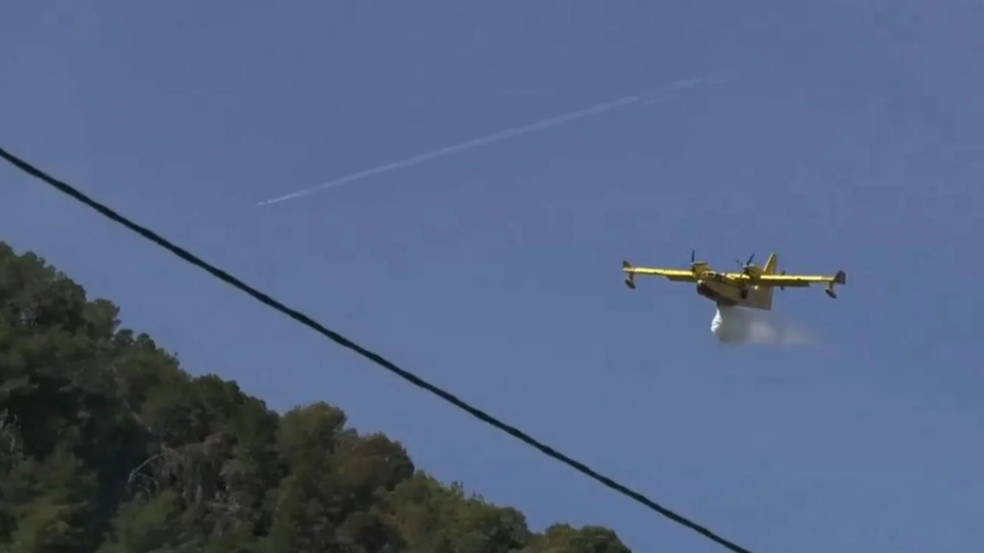 Controlado el incendio de Xàbia que ha obligado a desalojar a 70 vecinos de 25 viviendas