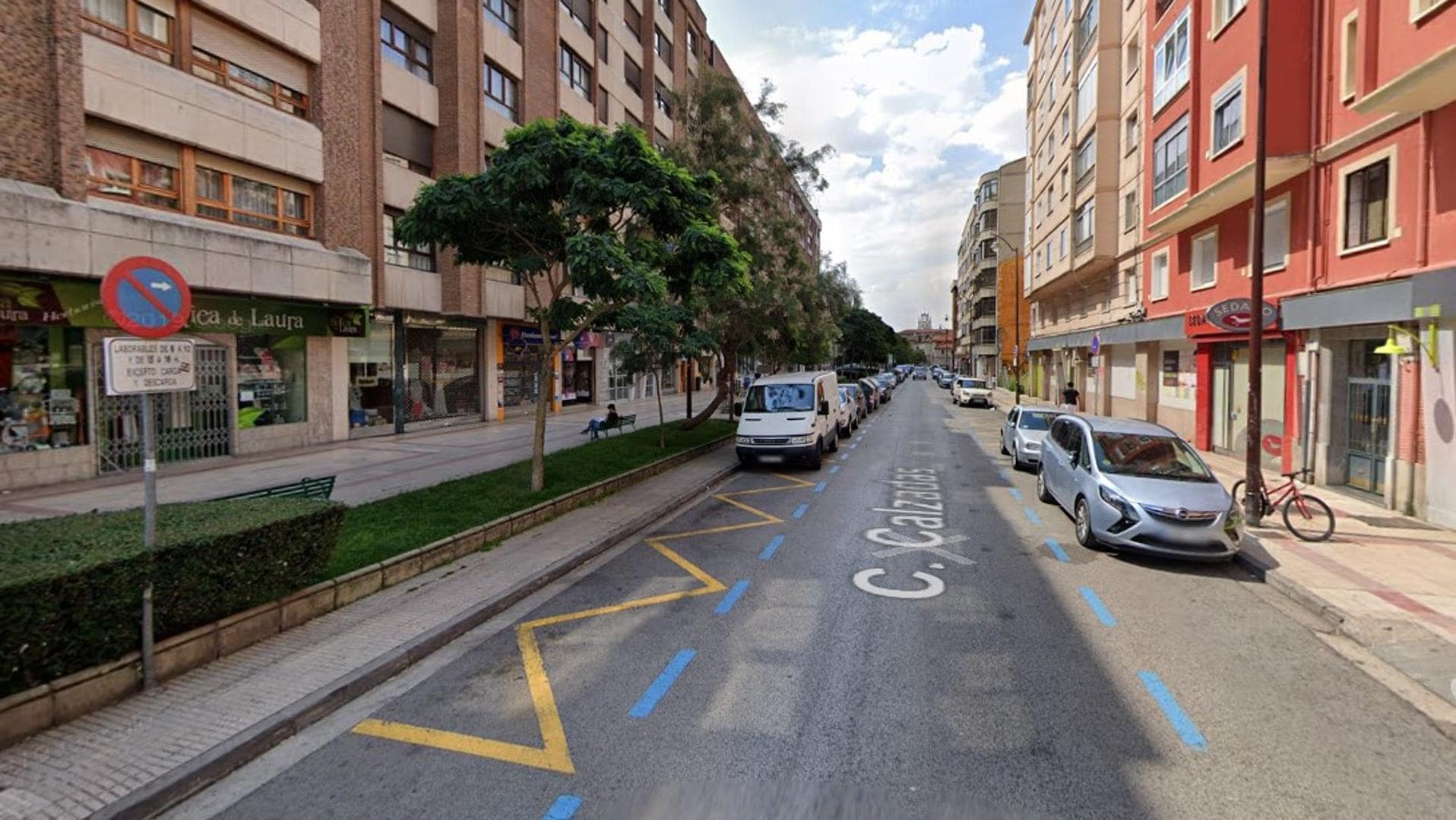 Apuñalado un joven de 20 años en la calle Calzadas