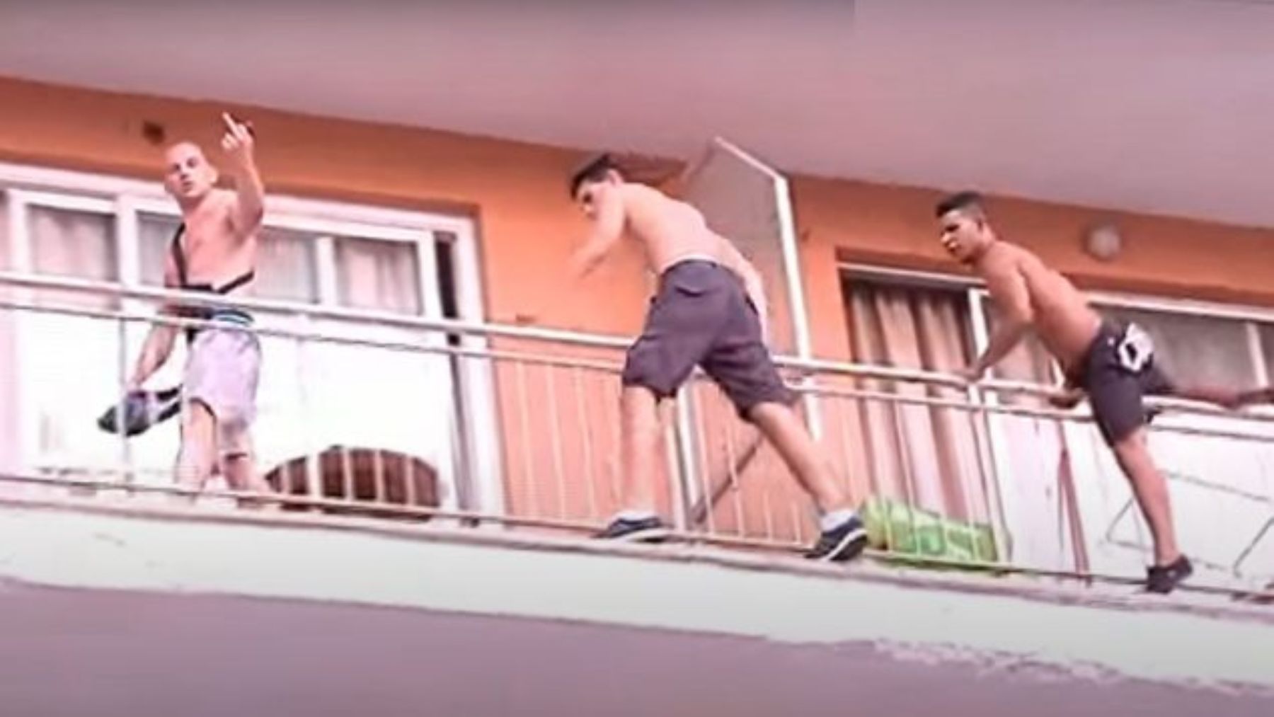Nuevo caso de balconing en Baleares: muere un turista tras precipitarse desde el balcón de su habitación