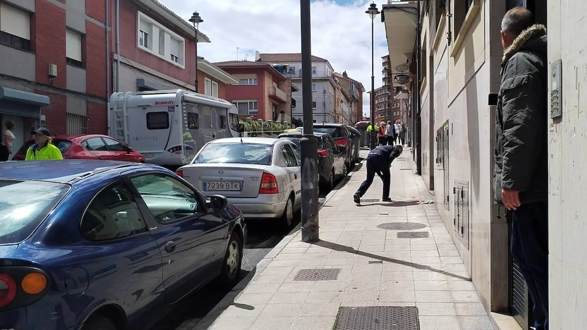 Apuñalan a un joven en plena calle en Avilés