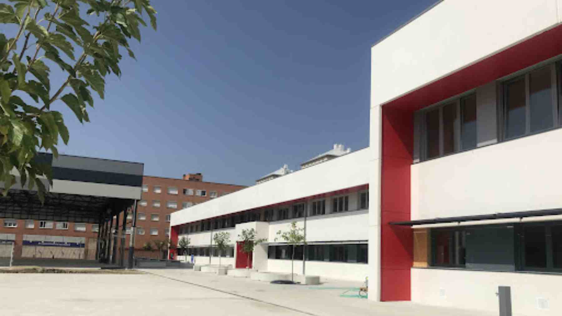 Jóvenes acceden a institutos de Navarra en una manifestación de apoyo a Palestina