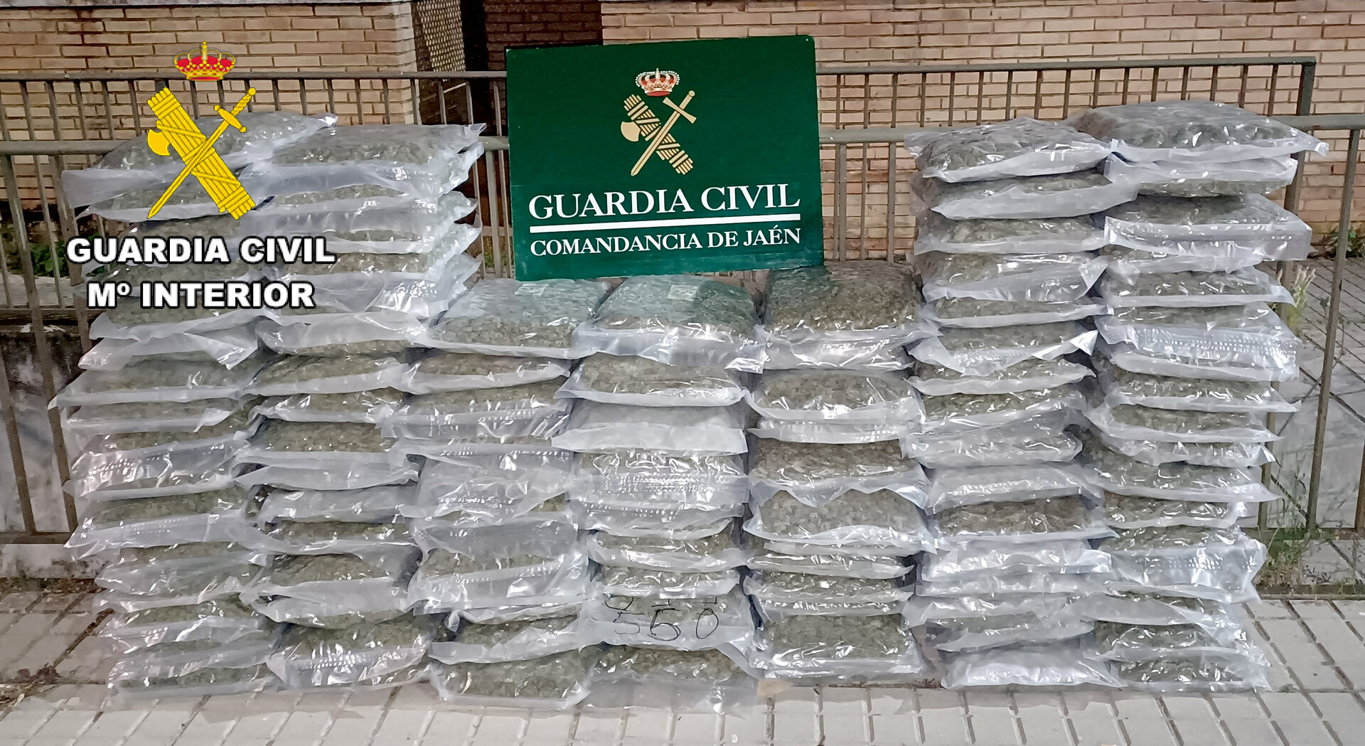 La caravana que llevaba 100 bolsas de marihuana por Las Infantas
