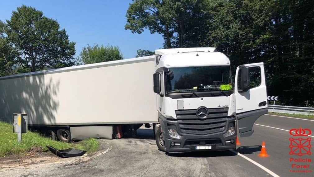 Cerrada al tráfico la carretera más peligrosa de Navarra en su punto más conflictivo