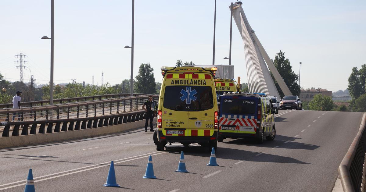 Herida en un choque en el puente Príncep de Viana