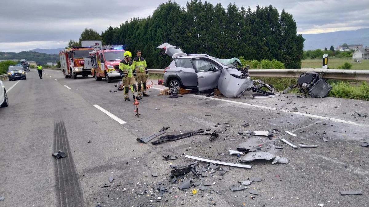 Accidente de tráfico ocurrido en la N-VI al paso por el municipio de Ponferrada.