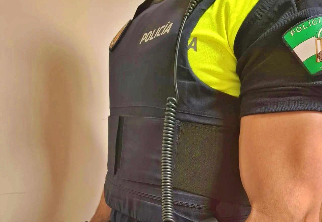 Roba en un supermercado e intenta agredir al vigilante de seguridad