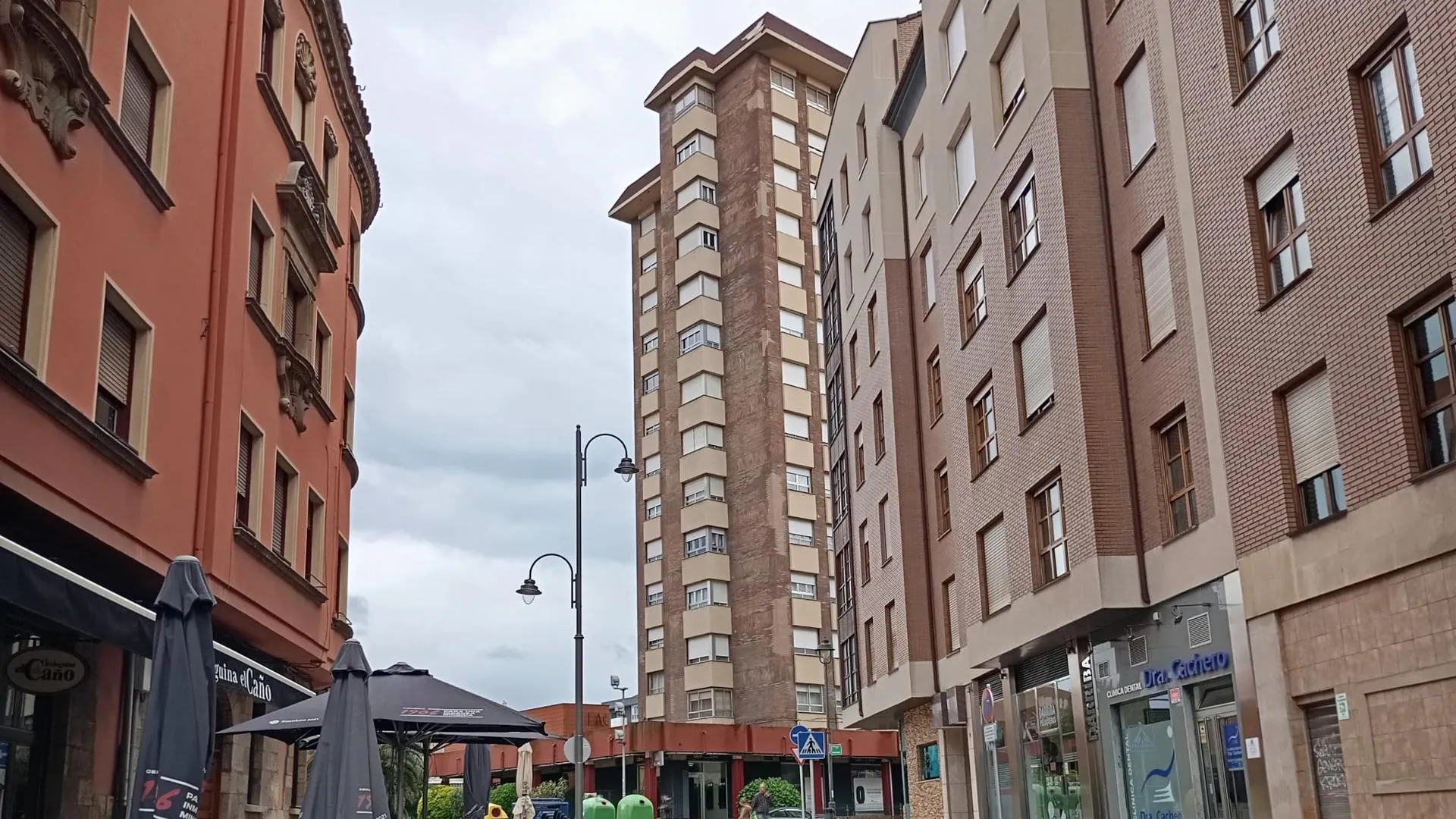 Roban en una joyería de Avilés a punta de navaja y a plena luz del día