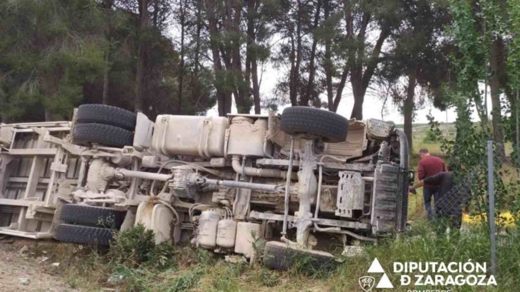 Trágico accidente de tráfico en Zaragoza deja un vecino de Estella muerto en el vuelco de un camión
