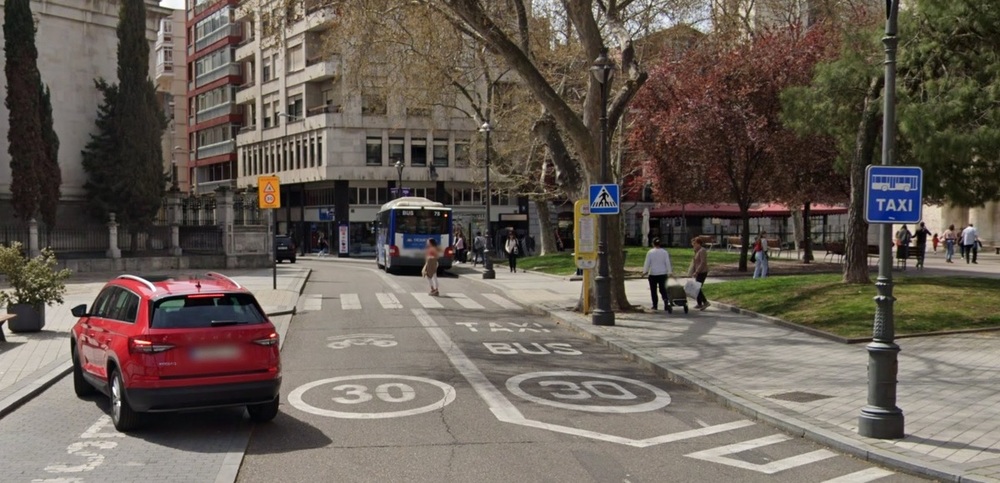 Herido un hombre tras ser golpeado por un autobús