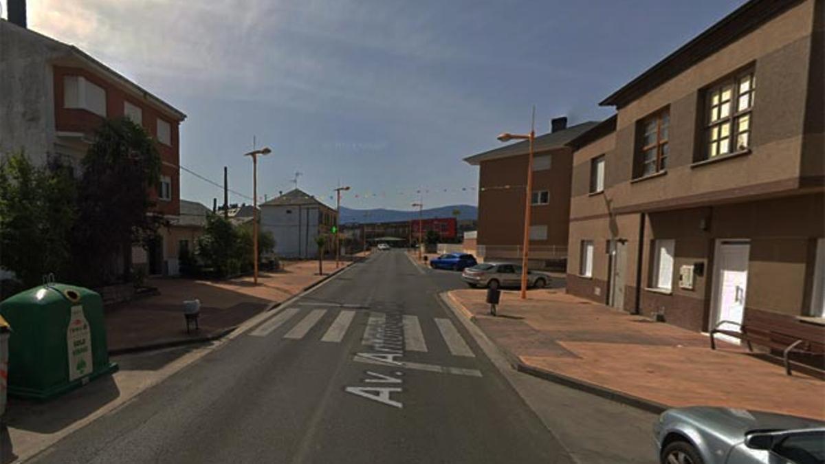 Avenida de Antonio Cortés en la pedanía de Fuentesnuevas en Ponferrada