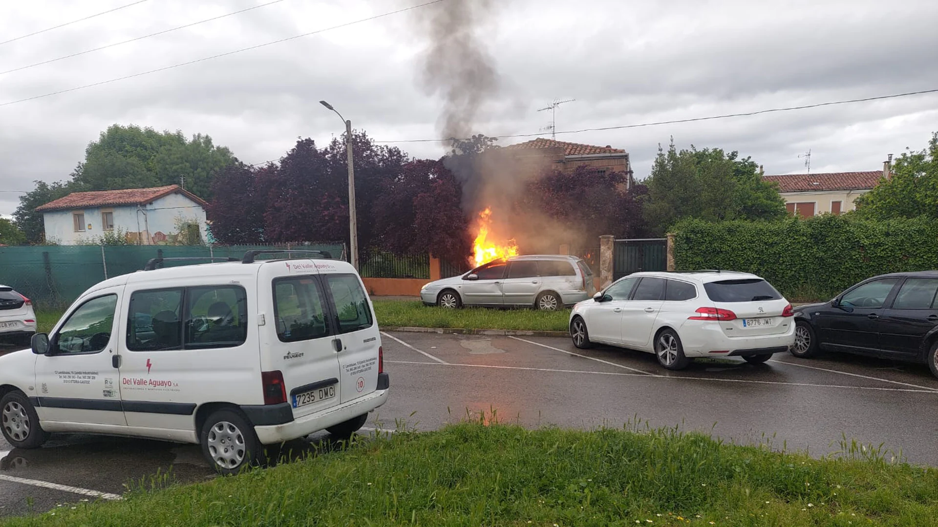 Alarma por el incendio de un coche en el Conservatorio de Música de Miranda de Ebro