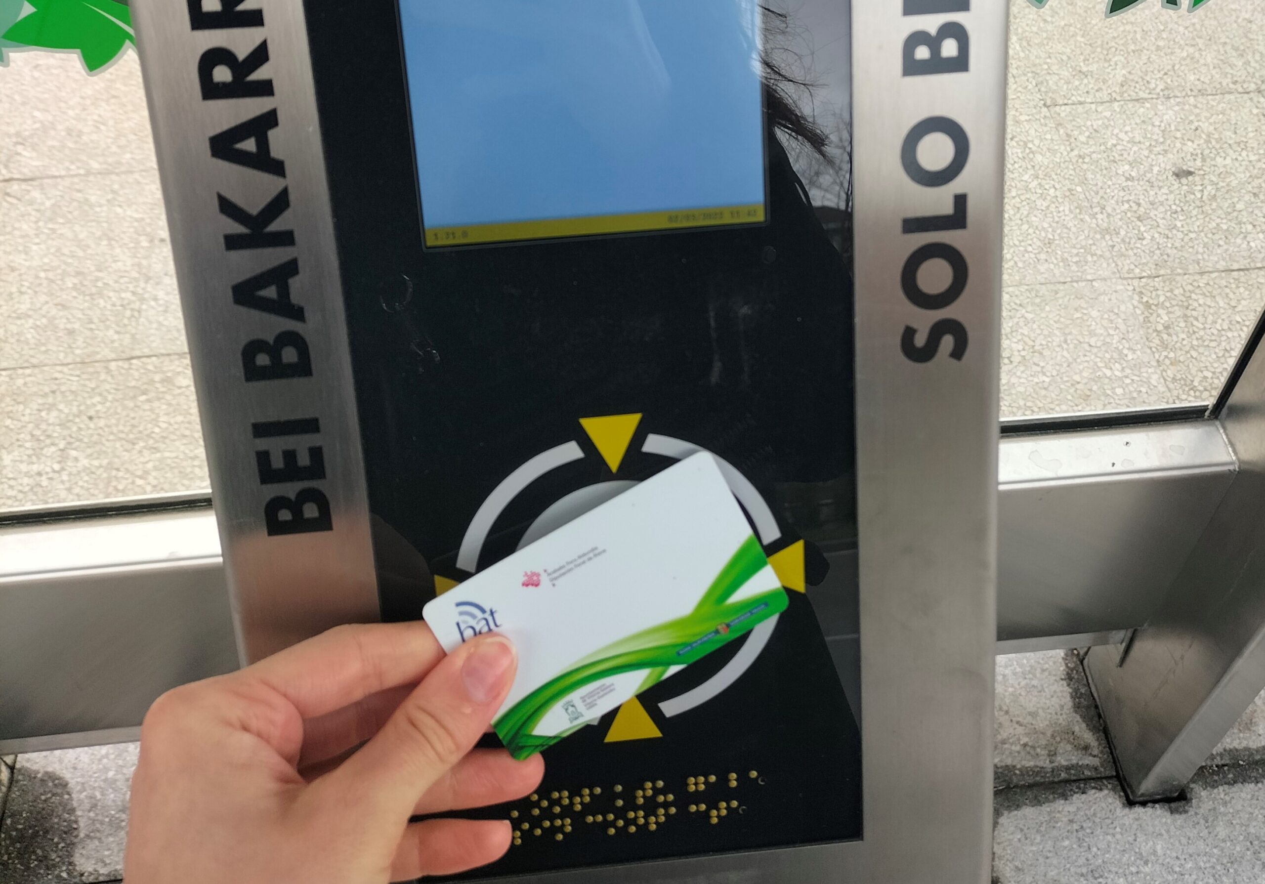 Alerta en Vitoria-Gasteiz por estafas con la Tarjeta BAT: ¡Cuidado con las ofertas fraudulentas de uso gratuito!