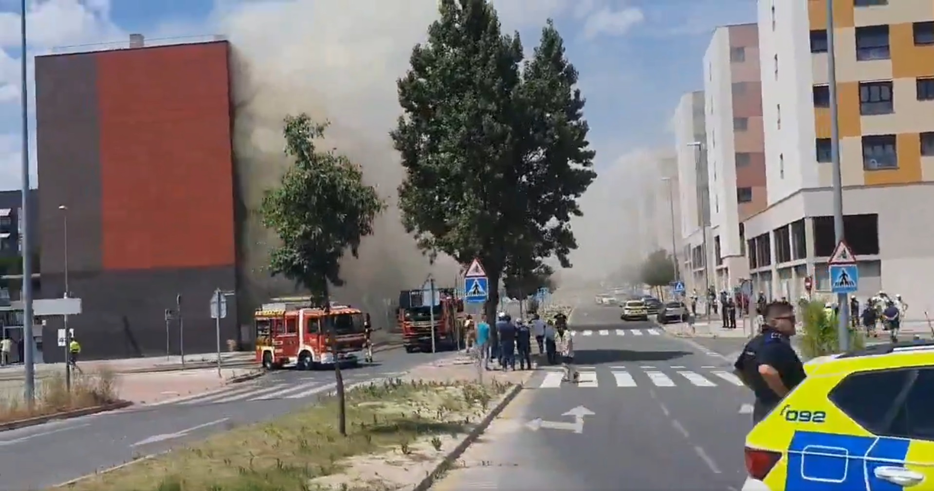 Aparatoso incendio en Alcorcón desata el pánico en la localidad, pero no hay víctimas mortales