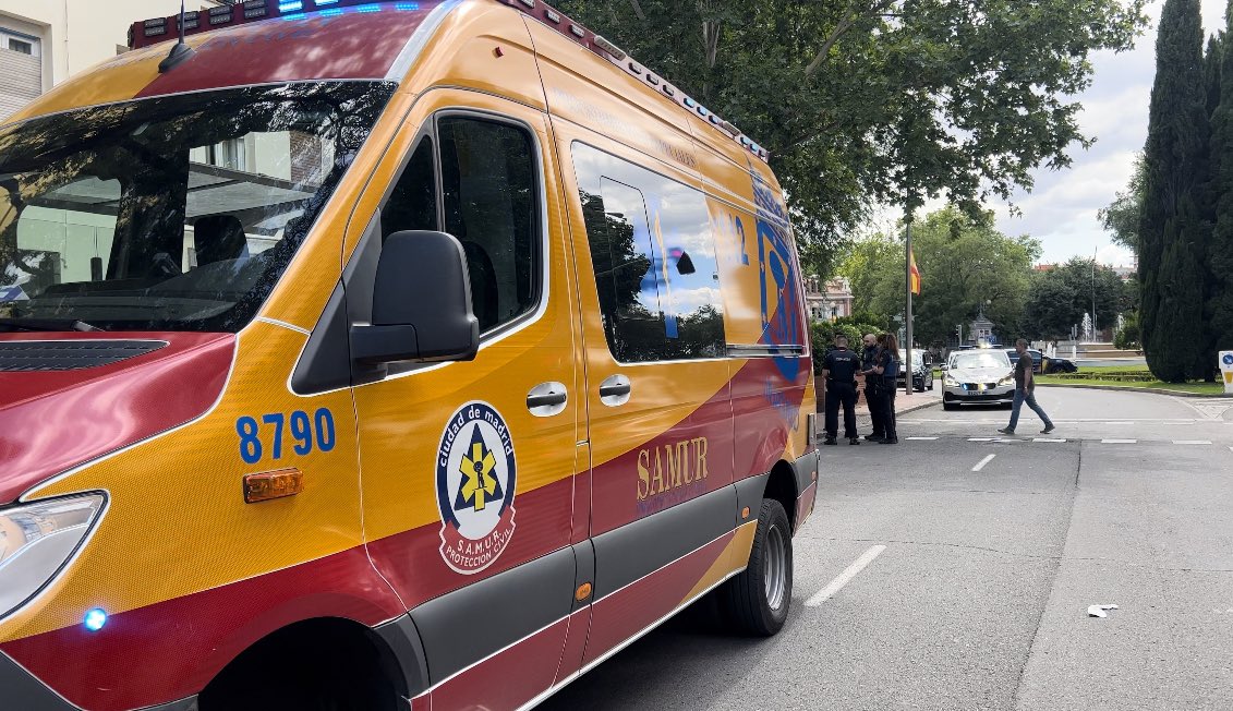 Brote psicótico en Arganzuela: un joven apuñala a una mujer y golpea a su madre