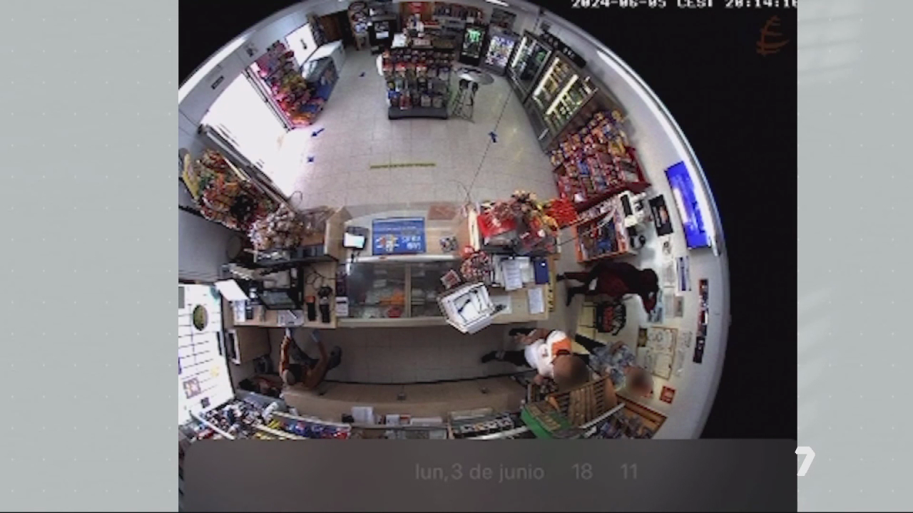 Dos individuos se llevan 2.000 euros tras atracar en una gasolinera de Lorca