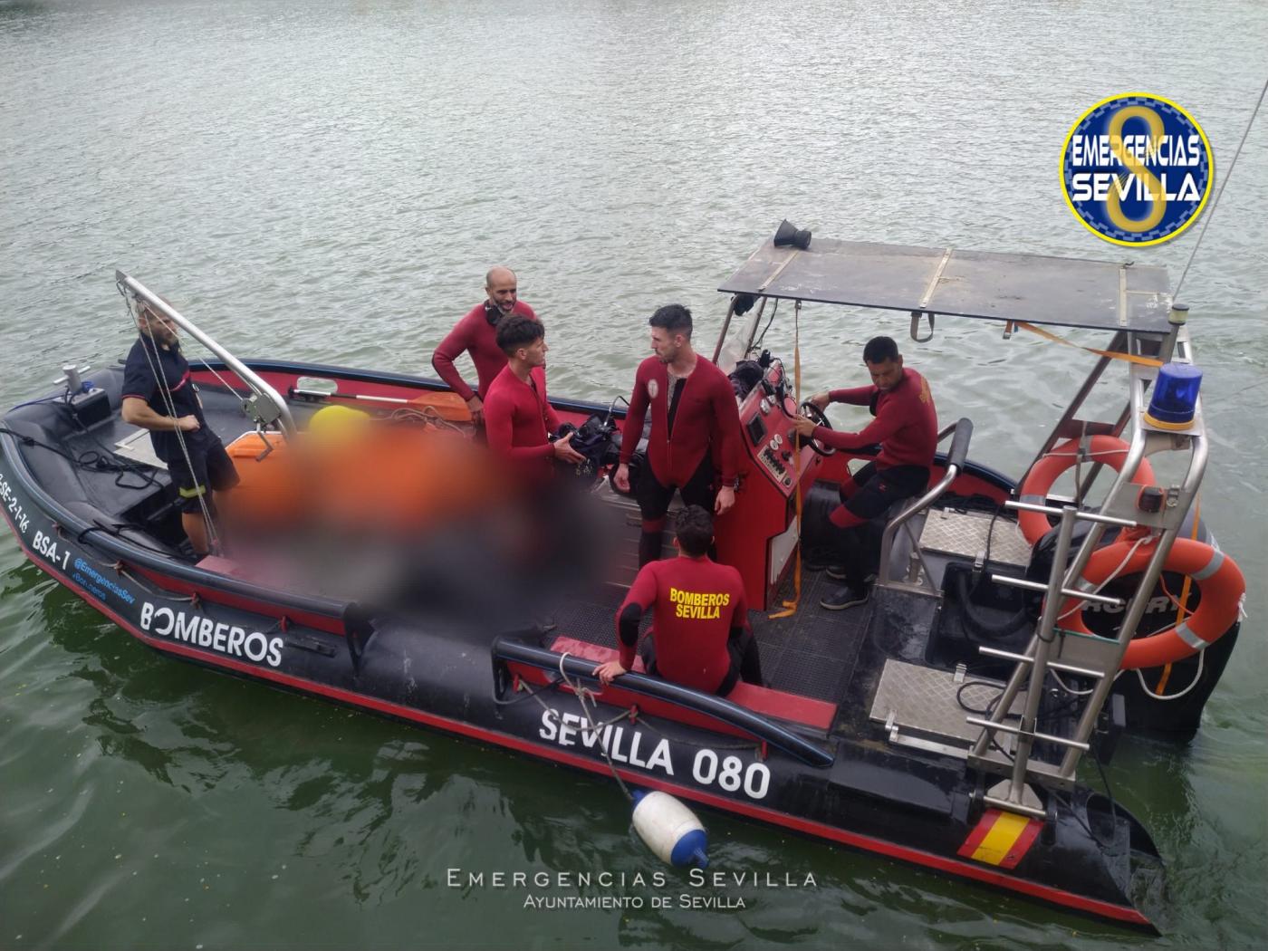 Encuentran cadáver de joven tras lanzarse al río en Sevilla