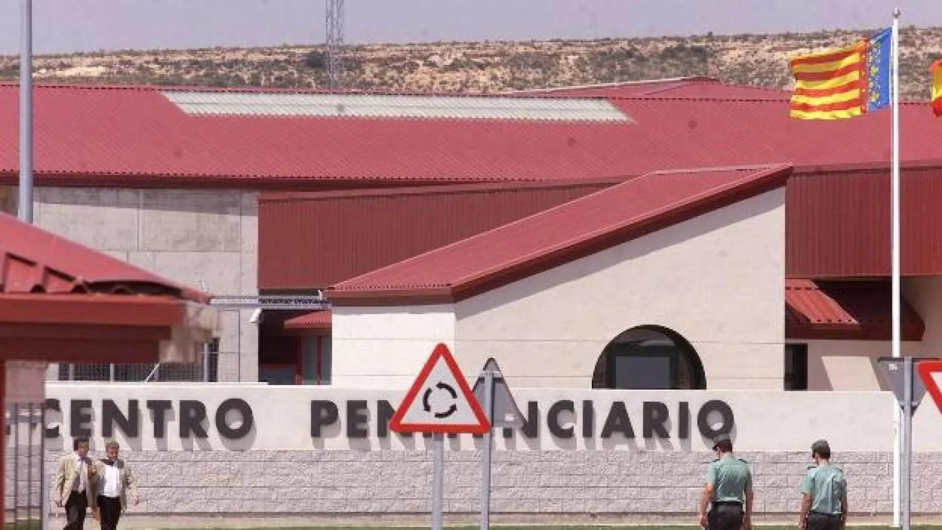 Caos en la prisión de Villena por lluvias y un incendio provocado por un preso