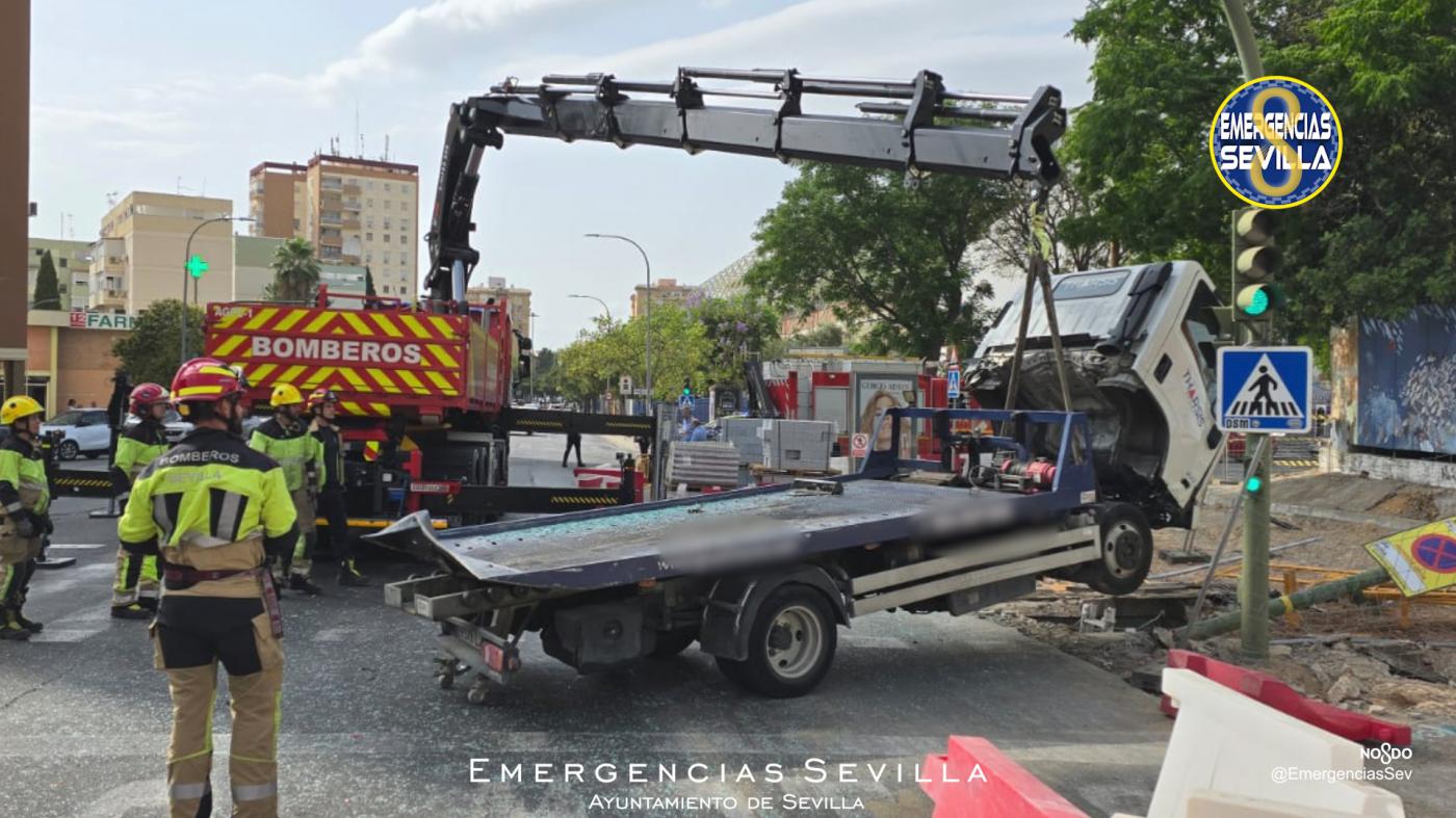 La retirada de la grúa. - @emergenciassev