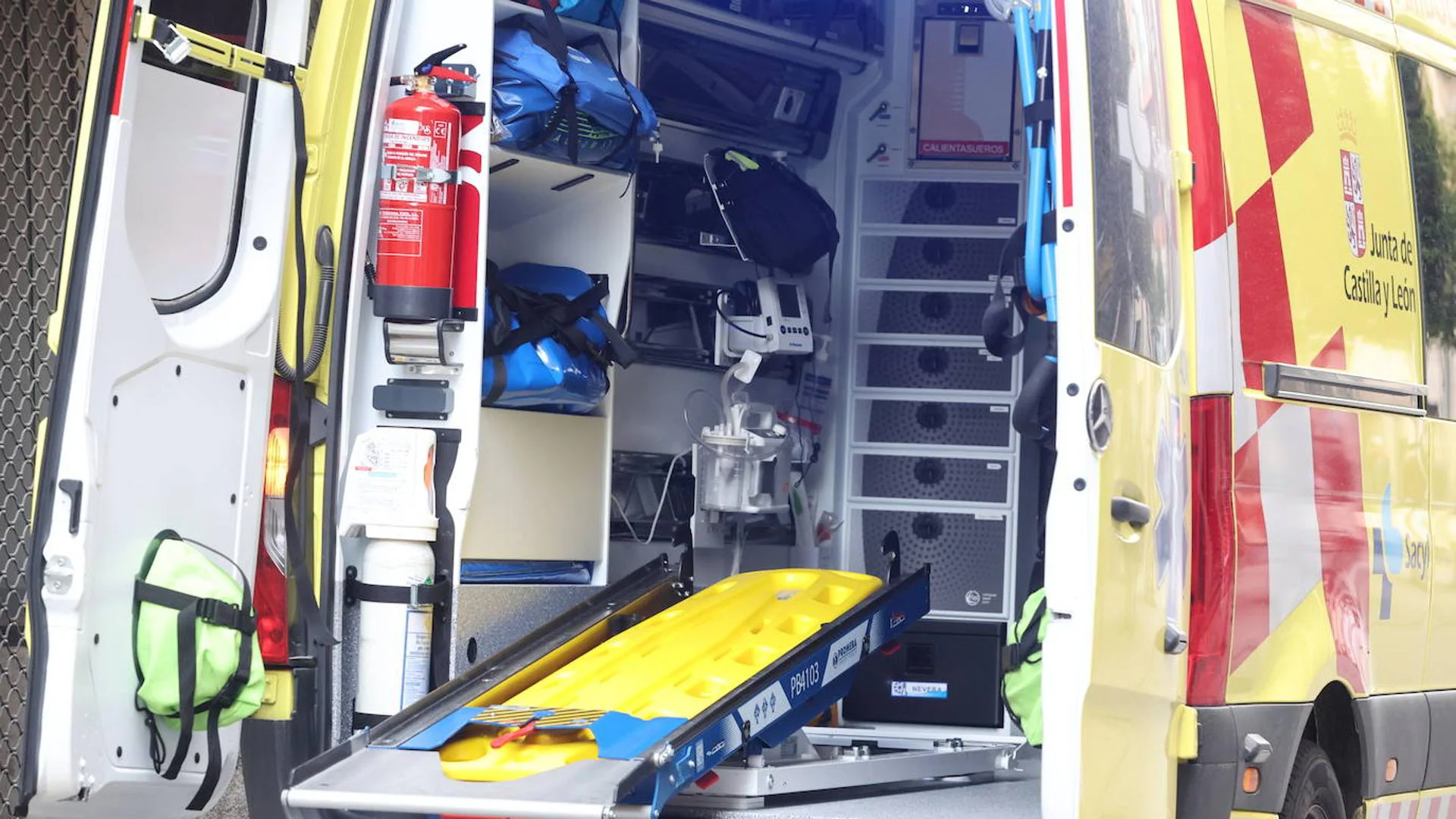 Cinco heridos de entre 73 y 37 años en Alba de Tormes tras el choque entre dos turismos
