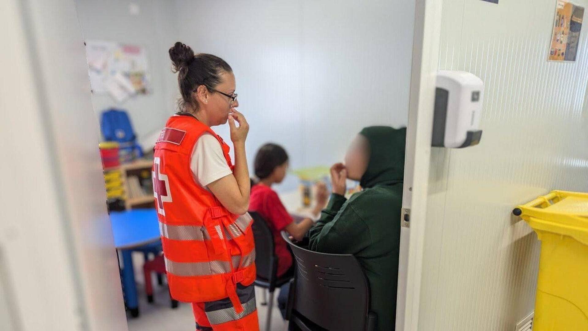 Dos mujeres, una de ellas menor, y ocho varones llegan en patera a las costas de Alicante
