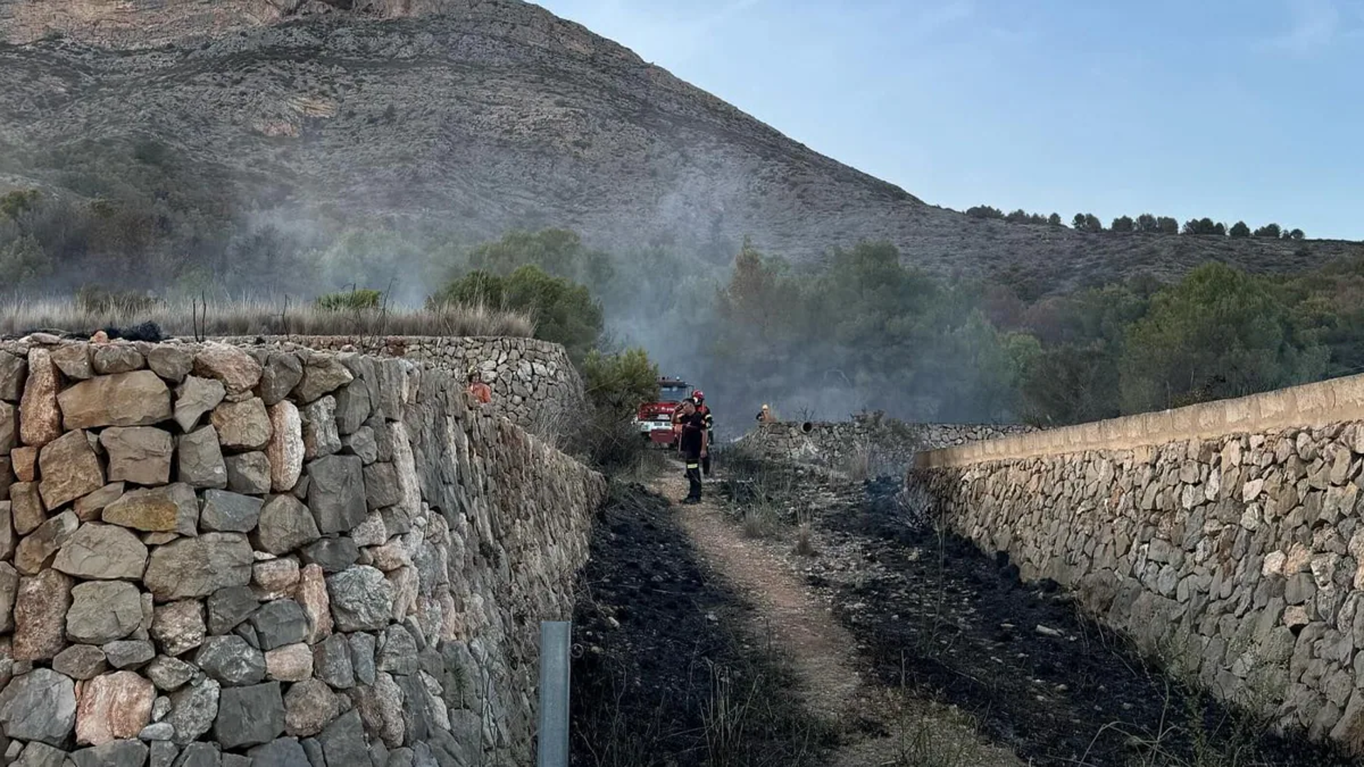 Nuevo incendio en la falda del Montgó de Xàbia junto al lugar que ardió la pasada semana