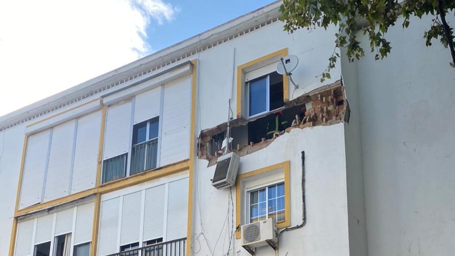 Vídeo | Susto en Huelva: Se derrumba un piso tras una posible deflagración