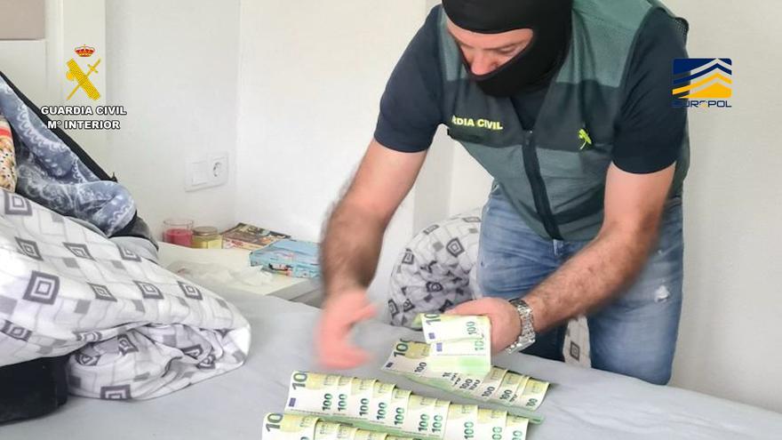Desmantelada en Irun una organización criminal dedicada a la venta ilegal de productos fitosanitarios, con la intervención de 26 toneladas de sustancias y 22 detenidos