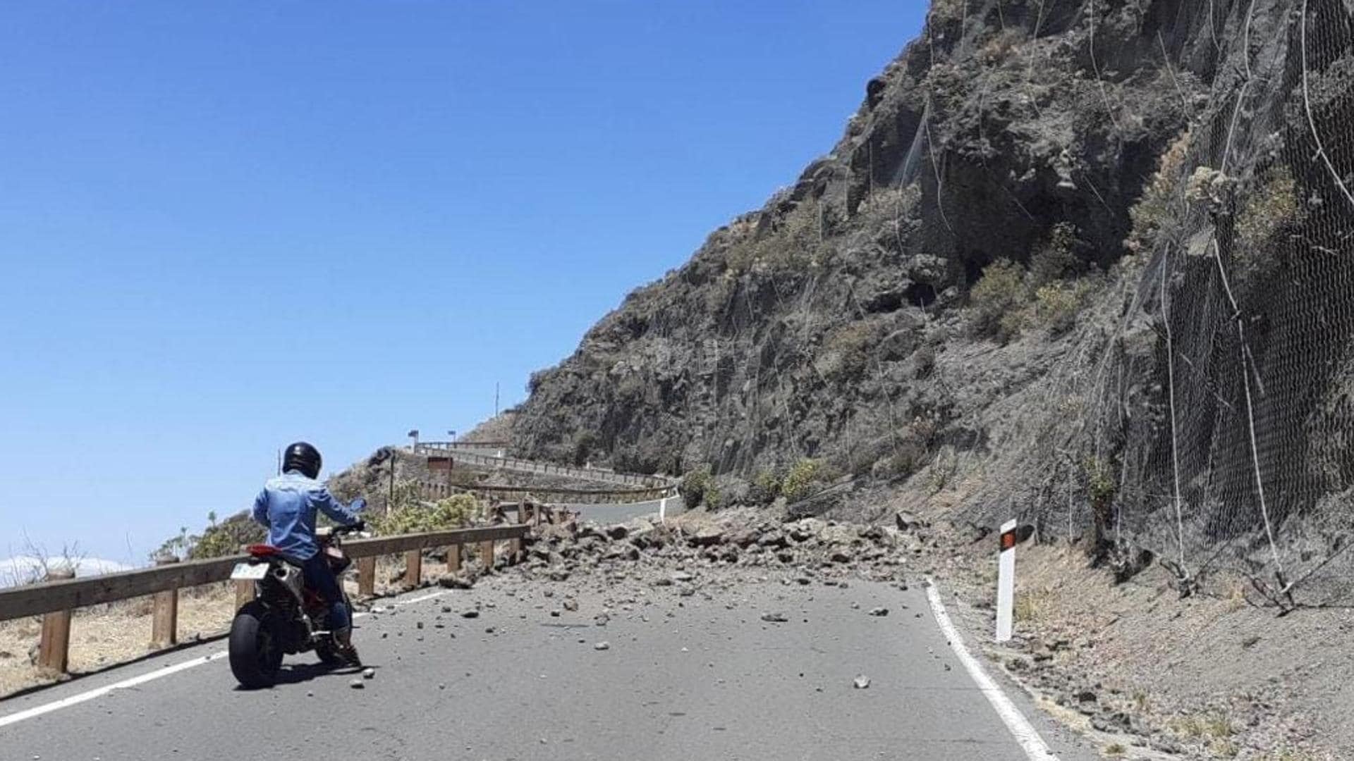 Cortan la carretera de Artenara a Tejeda por desprendimientos